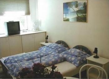 Leslie Apartment *