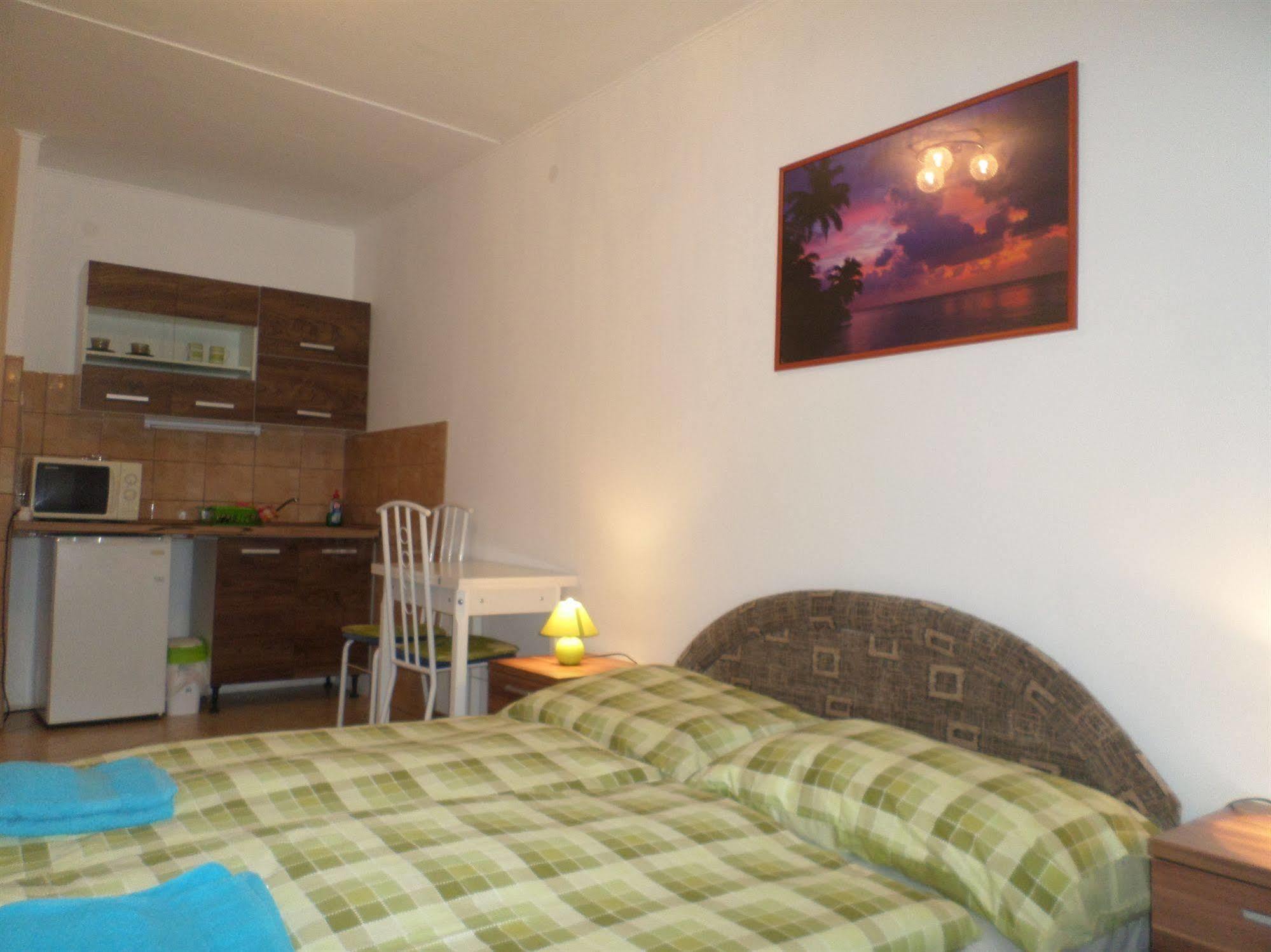 Leslie Apartment *